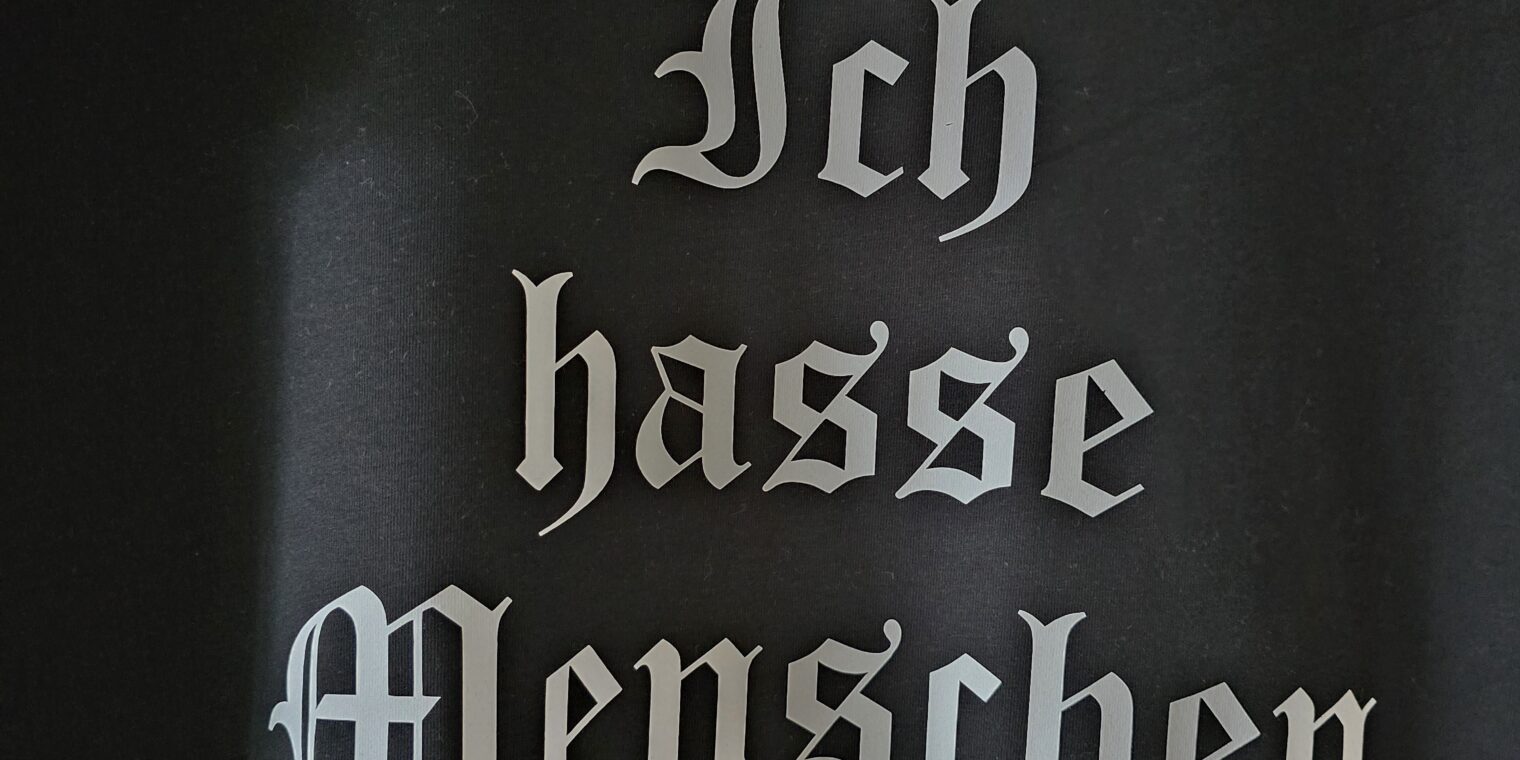 T-Shirt mit Spruch: Ich hasse Menschen Steine sind ok, die halten die Fresse