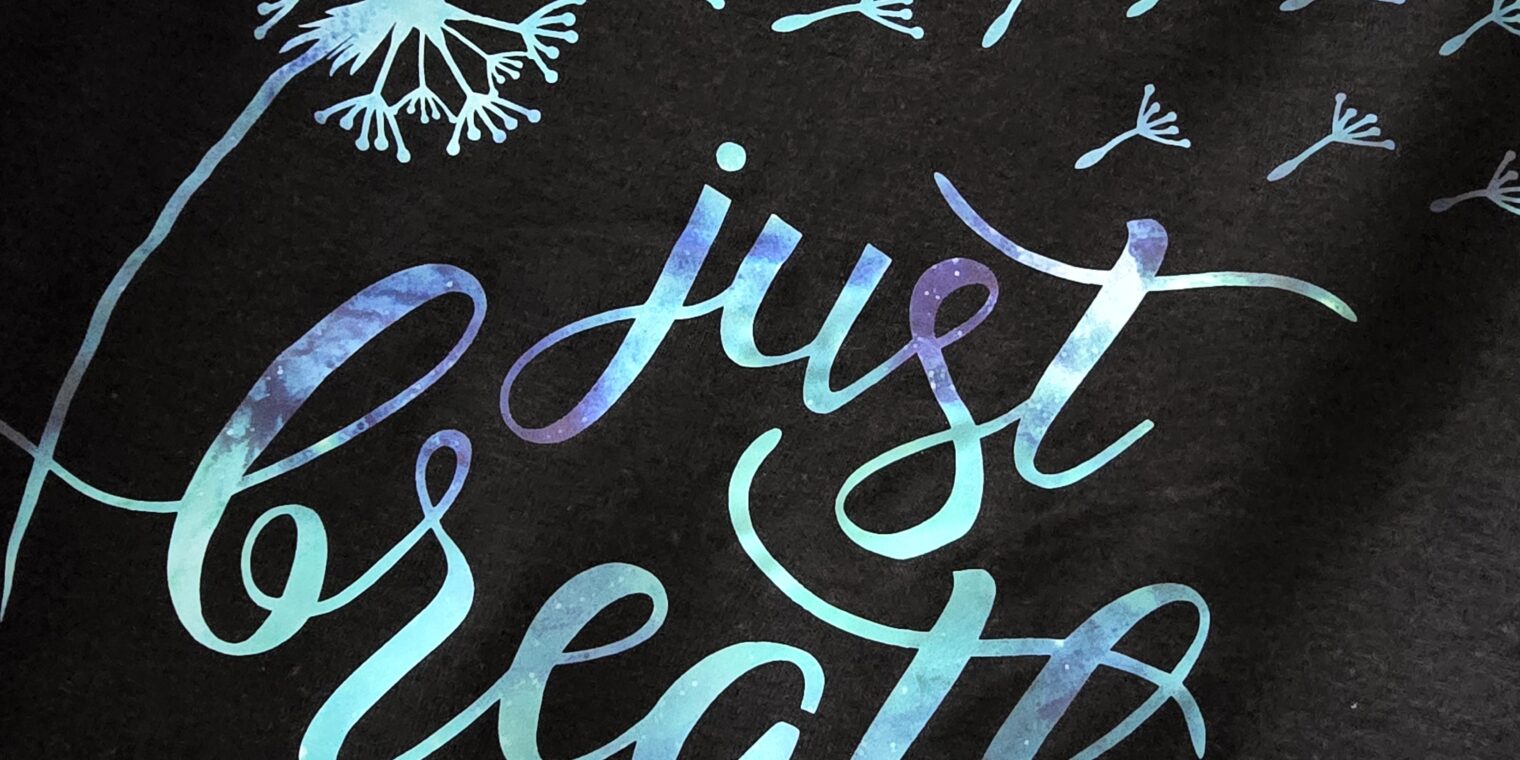 T-Shirt mit Motiv: Just Breathe